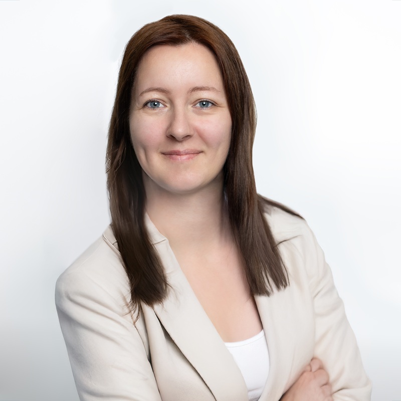 Stefanie Mattausch, Büro- und Finanzmanagerin bei STURM Isotech, unterstützt in Finanz- und Organisationsprozessen.