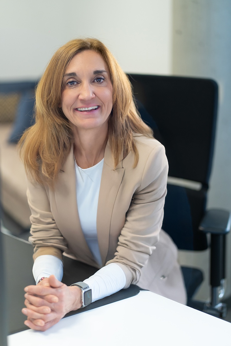 Kathrin Nickel, Assistenz der Geschäftsführung bei STURM Isotech, unterstützt die Geschäftsführung im Tagesgeschäft.